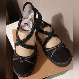 Jambu JBU Pine- cross strap shoes, black, size 10 fit, 9.5 on box